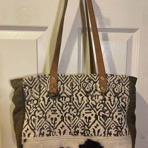 Myra Bag Spencer Spencer up cycled canvas and cowhide leather tote bag - Picture 15 of 15